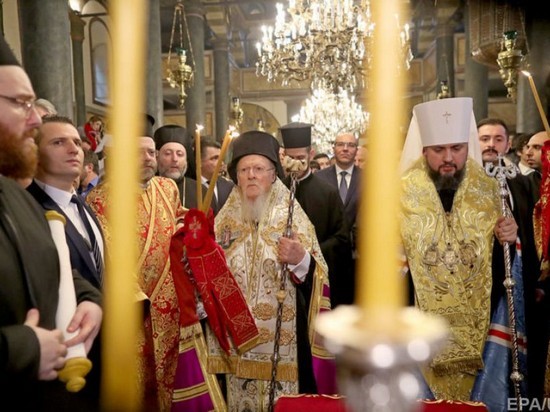 Вселенский патриарх вручил томос для ПЦУ митрополиту Епифанию