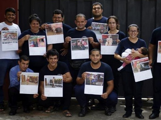 В Парагвае пожарные снялись обнаженными для протеста