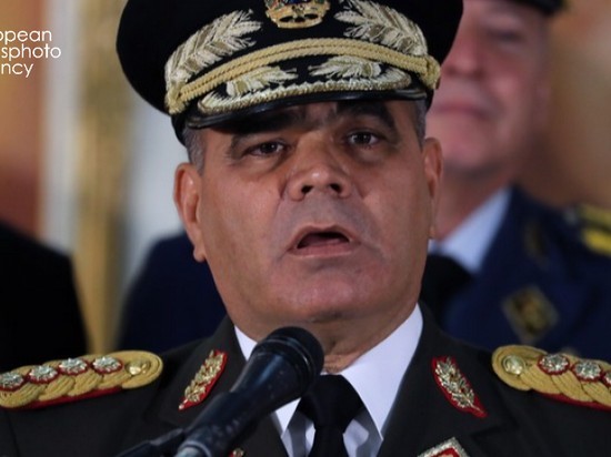 Министр обороны Венесуэлы заявил о госперевороте и считает Мадуро легитимным