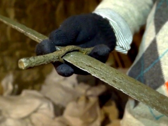 В подземелье Львова нашли средневековый меч (видео)