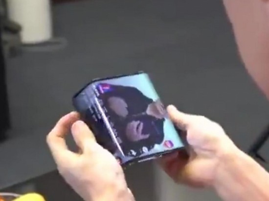 Xiaomi показала прототип складного смартфона (видео)