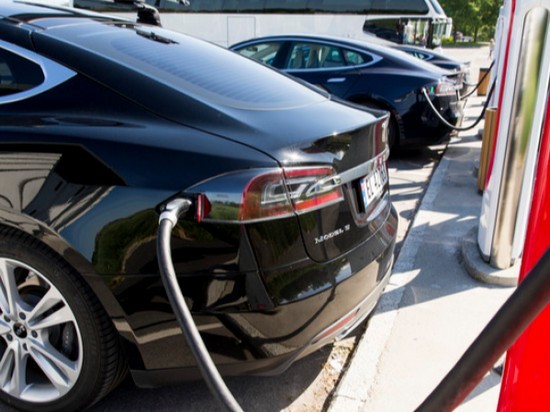 Ставьте газ. Tesla подняла цены на своих станциях Supercharger
