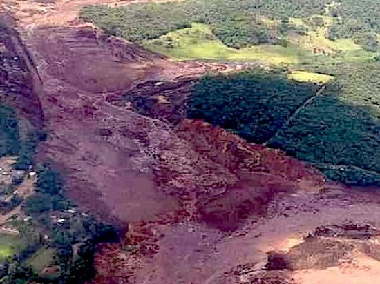 В Бразилии 200 человек пропали без вести после прорыва плотины
