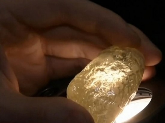 В США показали алмаз в 552 карата