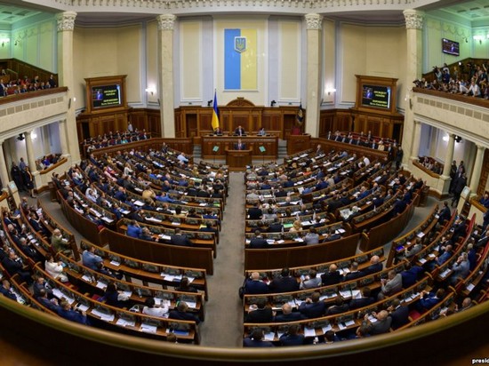 Верховная Рада одобрила изменения в Конституцию о стратегическом курсе в ЕС и НАТО