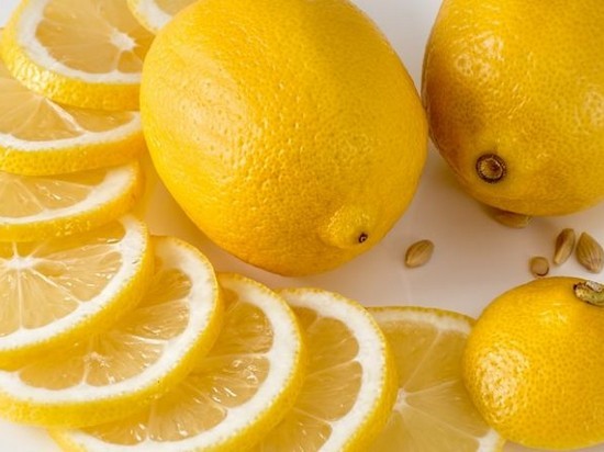 Супрун развенчала миф о пользе витамина С и лимонов во время лечения простуды