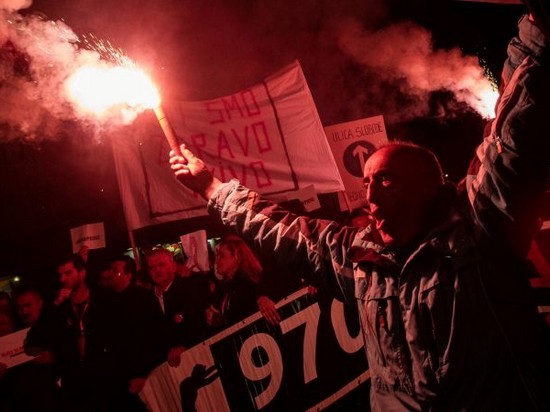 В Черногории тысячи людей вышли на протест против президента страны