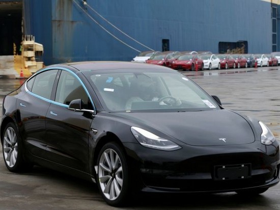 Китайская таможня не хочет пропускать в страну Tesla Model 3