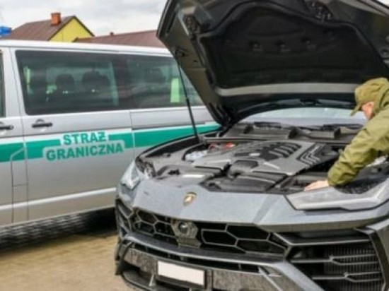 На границе в Польше задержали украинца на угнанном Lamborghini