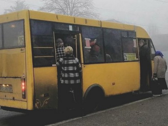 Жители Чернигова рискуют жизнью садясь в транспорт