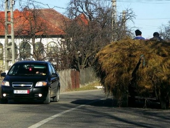 Румынский бизнесмен построил самое короткое шоссе в знак протеста