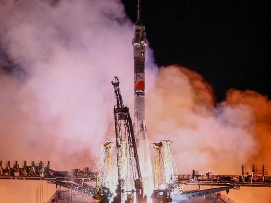 Российский корабль Союз успешно доставил трех астронавтов на МКС