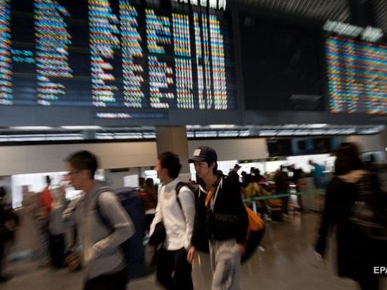 В аэропорту Токио перед взлетом столкнулись два самолета