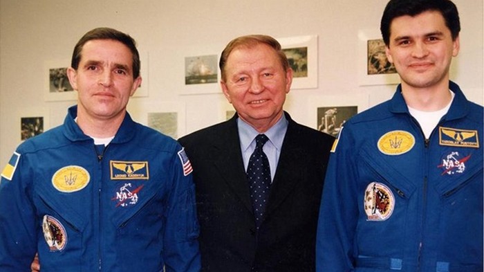 Кучма стал почетным академиком астронавтики