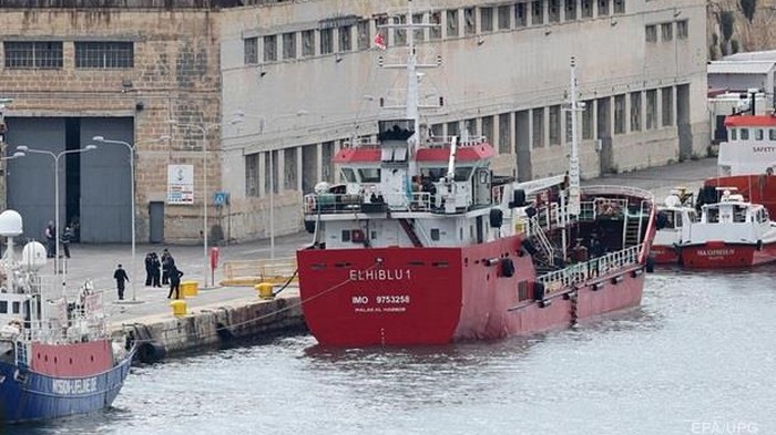 Военные Мальты освободили захваченное мигрантами судно