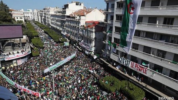 В Алжире на антипрезидентский митинг вышли миллион человек