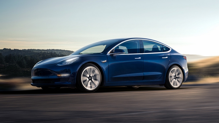 Tesla Model 3 вырывается в лидеры