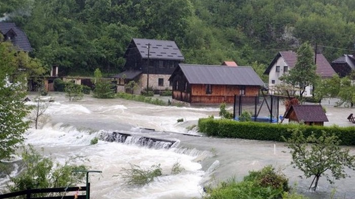 Наводнение затопило часть Боснии и Хорватии (фото)