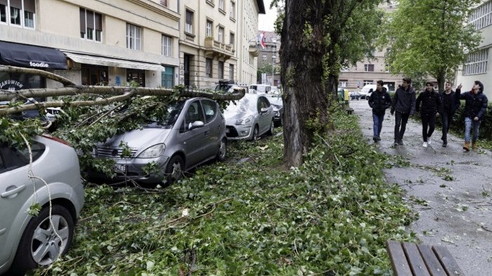 В Хорватии бушует мощный ураган: людей просят оставаться дома