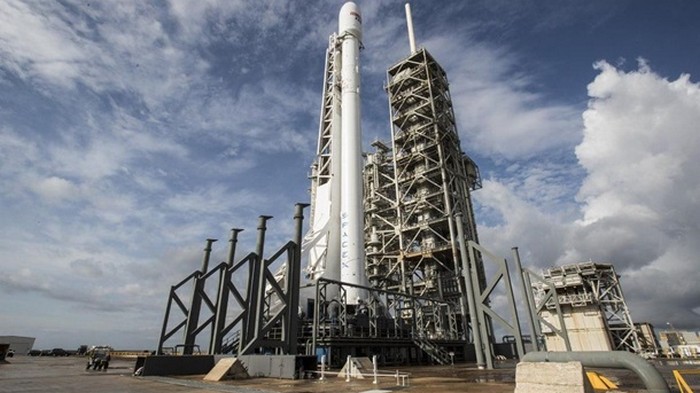 SpaceX не смогла запустить ракету с 60 спутниками для интернета