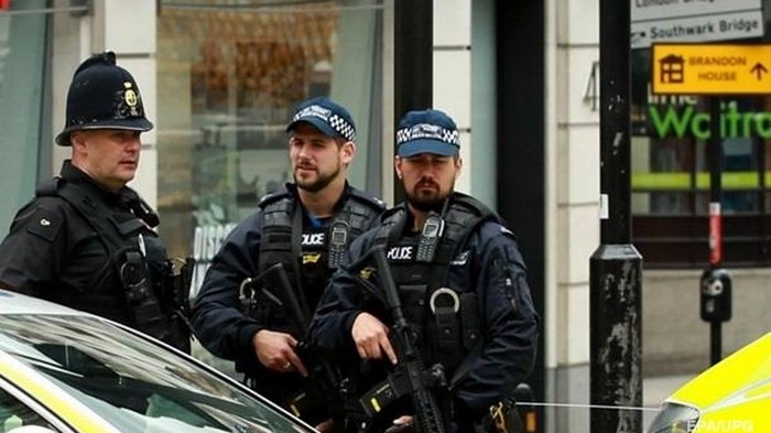В лондонской мечети мужчина с молотком напал на прихожан