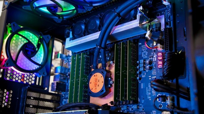 Intel показала 28-ядерный процессор для Mac Pro