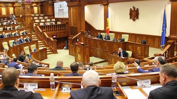 Парламент Молдовы признал страну захваченной