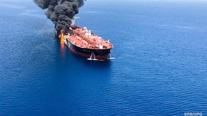 Команда танкера заявила об атаке летающих объектов в Персидском заливе