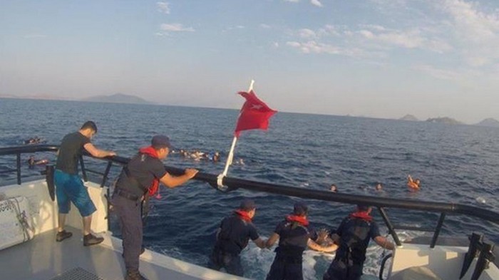 У берегов Турции затонуло судно с мигрантами: 12 жертв
