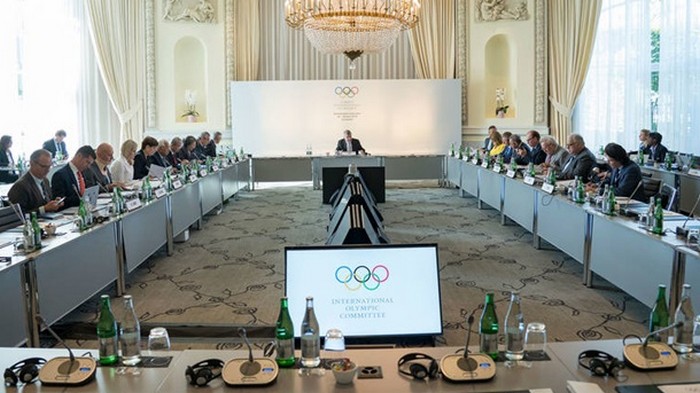 МОК лишил чемпионаты мира по боксу в России статуса лицензионных на Олимпиаду