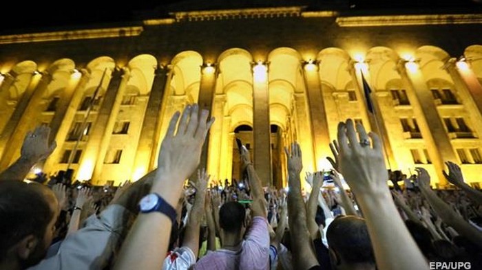Протестующие в Тбилиси не намерены расходиться