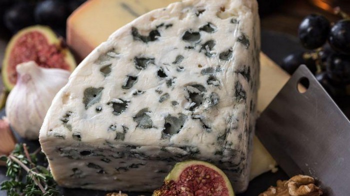 Редкий голубой сыр продан на аукционе за рекордную сумму