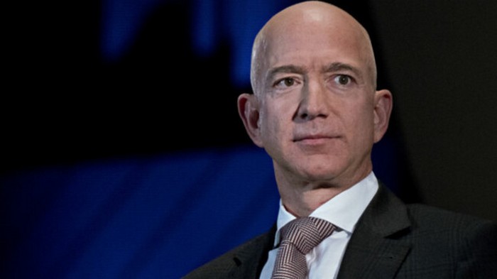 В США официально развелся глава Amazon Джефф Безос