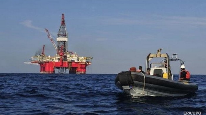 Нефть дорожает из-за урагана в Мексиканском заливе