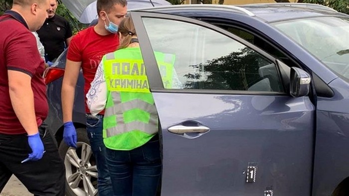 В Ужгороде обстреляли авто полицейского начальника – видео