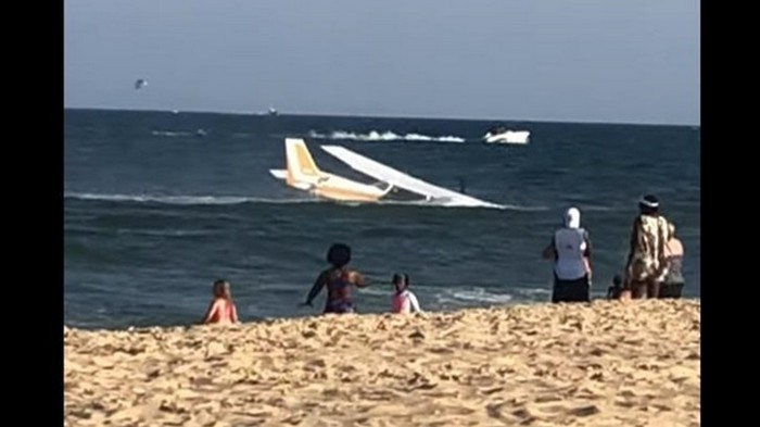 В США самолет совершил аварийную посадку в океане (видео)