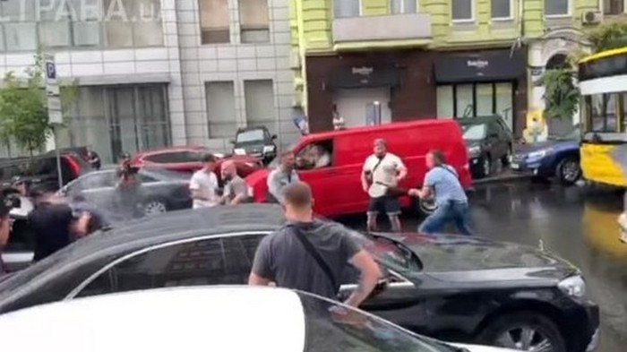 Нападение на машину Порошенко: полиция начала уголовное производство (видео)
