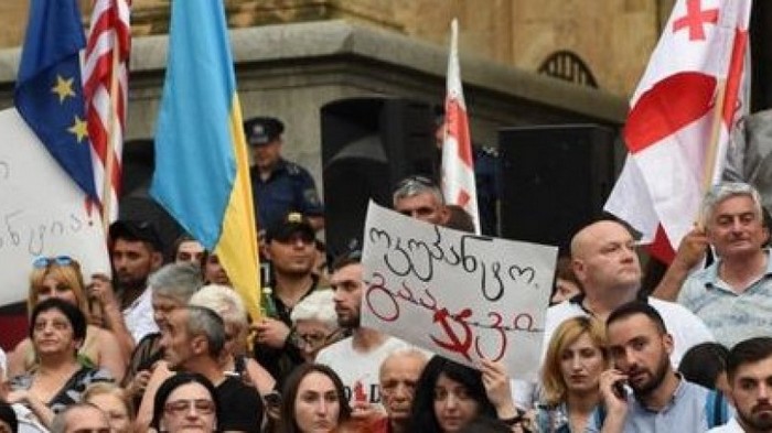 Экс-министру обороны Грузии предъявили обвинение по делу о протестах в Тбилиси