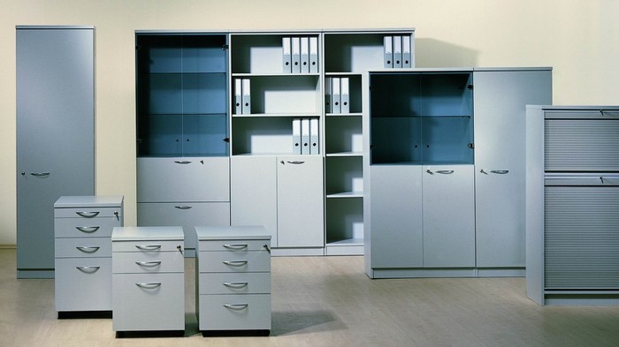Офисные шкафы для хранения документов и одежды