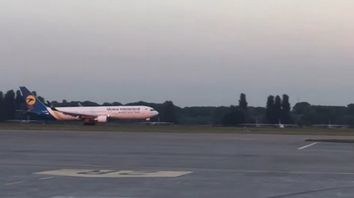 В Борисполе экстренно сел Boeing с украинскими туристами