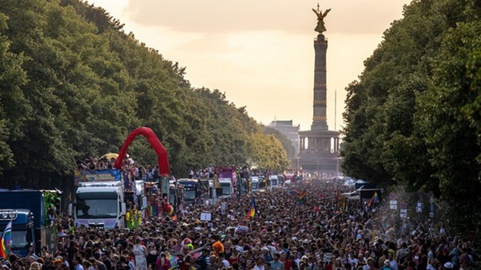 На ЛГБТ-марш в Берлине вышли полмиллиона человек
