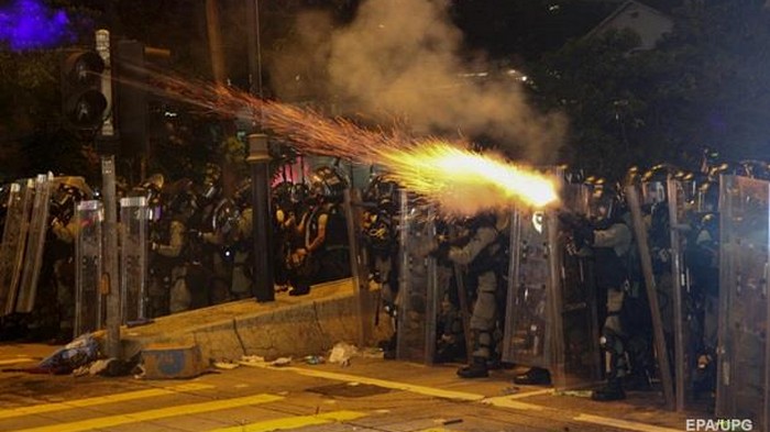 Протесты в Гонконге: Перекрыли тоннель с Китаем
