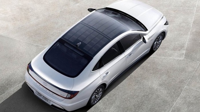 Hyundai представила в Корее свой первый автомобиль с солнечной крышей