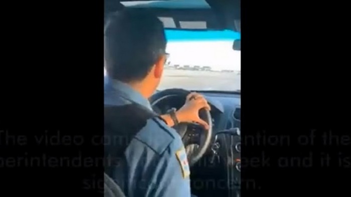 Полицейский подвез известного актера и был наказан (видео)