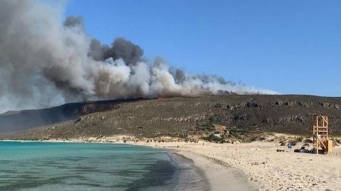 Греческий остров Элафонисос охватили пожары: эвакуировано несколько тысяч туристов