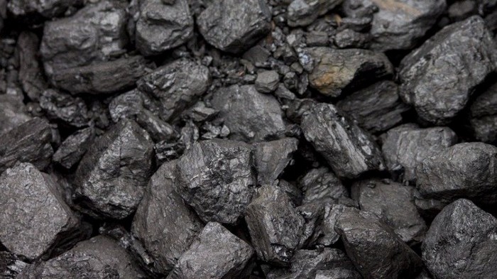 Запасы угля на складах украинских ТЭЦ в два раза меньше, чем год назад