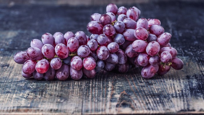 Виноград: польза, вред и правила выбора