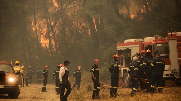Лесные пожары в Греции: эвакуированы сотни туристов