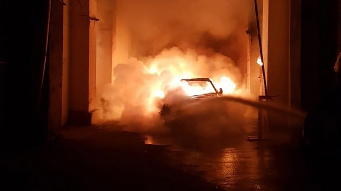 В центре Киева сгорело авто невестки Гонтаревой (видео)