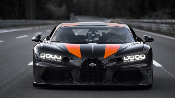 Bugatti Chiron разогнали почти до 500 км/ч: видео